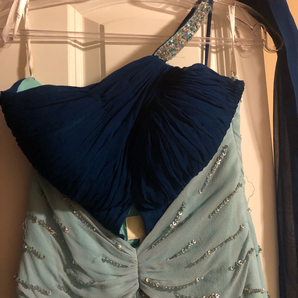 Dress - Picture 2 of 4